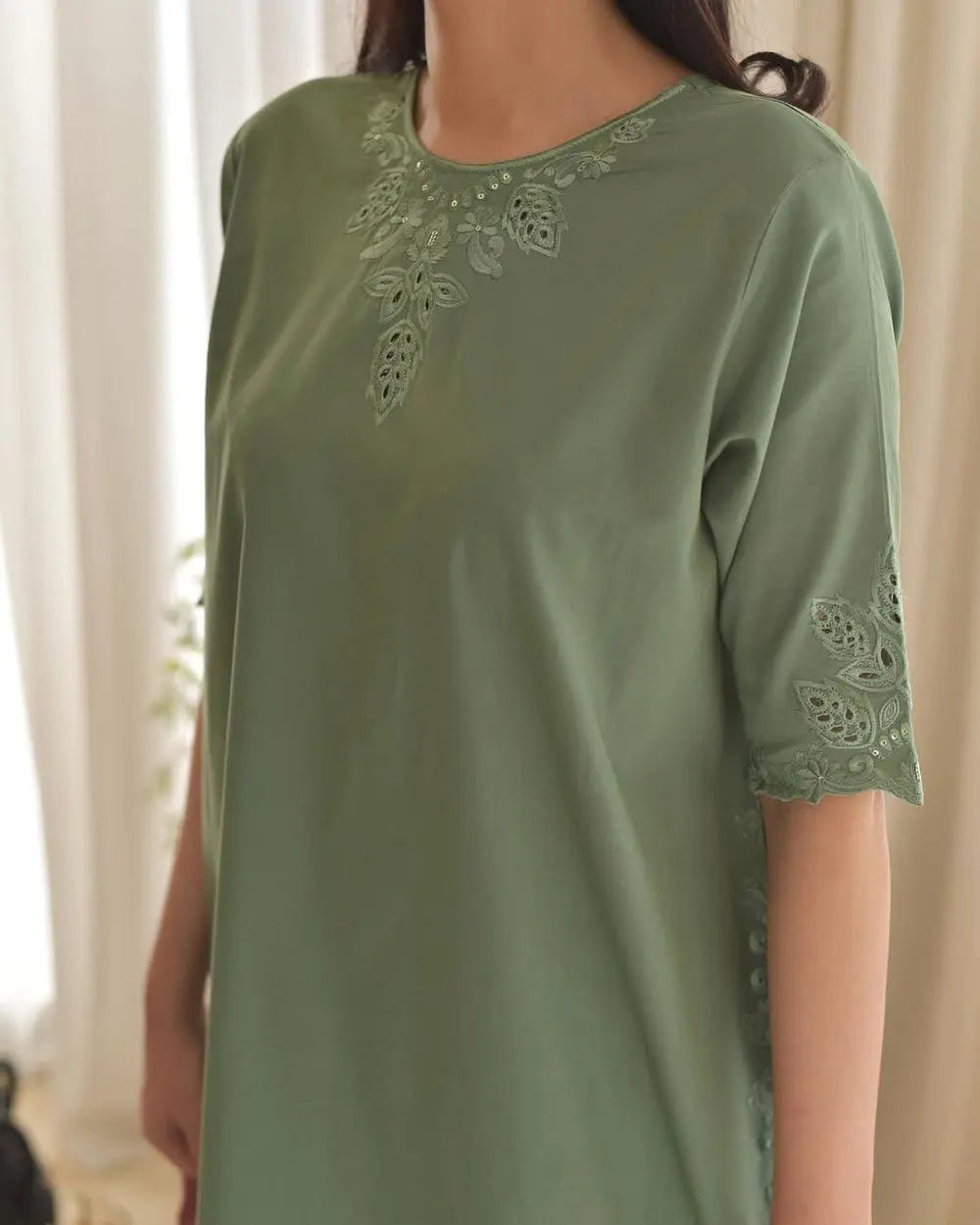 AIRA LAWN 3PC royal lifestyle collections